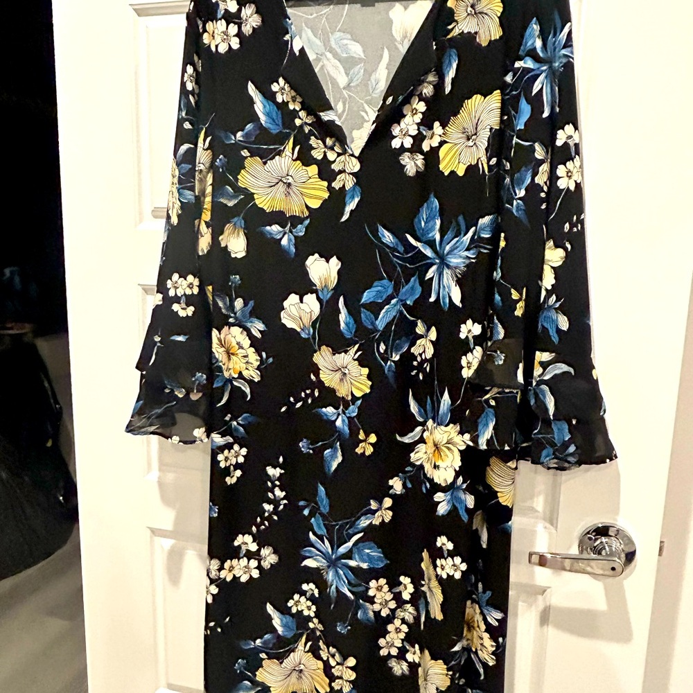 Women’s Roz and Ali Navy Floral Ruffled sleeve Dress 2x